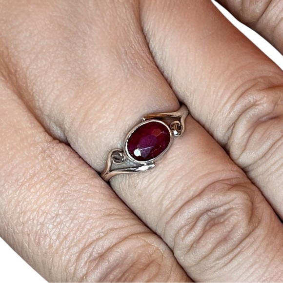 Elegant Sterling Silver Genuine Ruby Gemstone Ring Size 7.5 - Picture 4 of 9